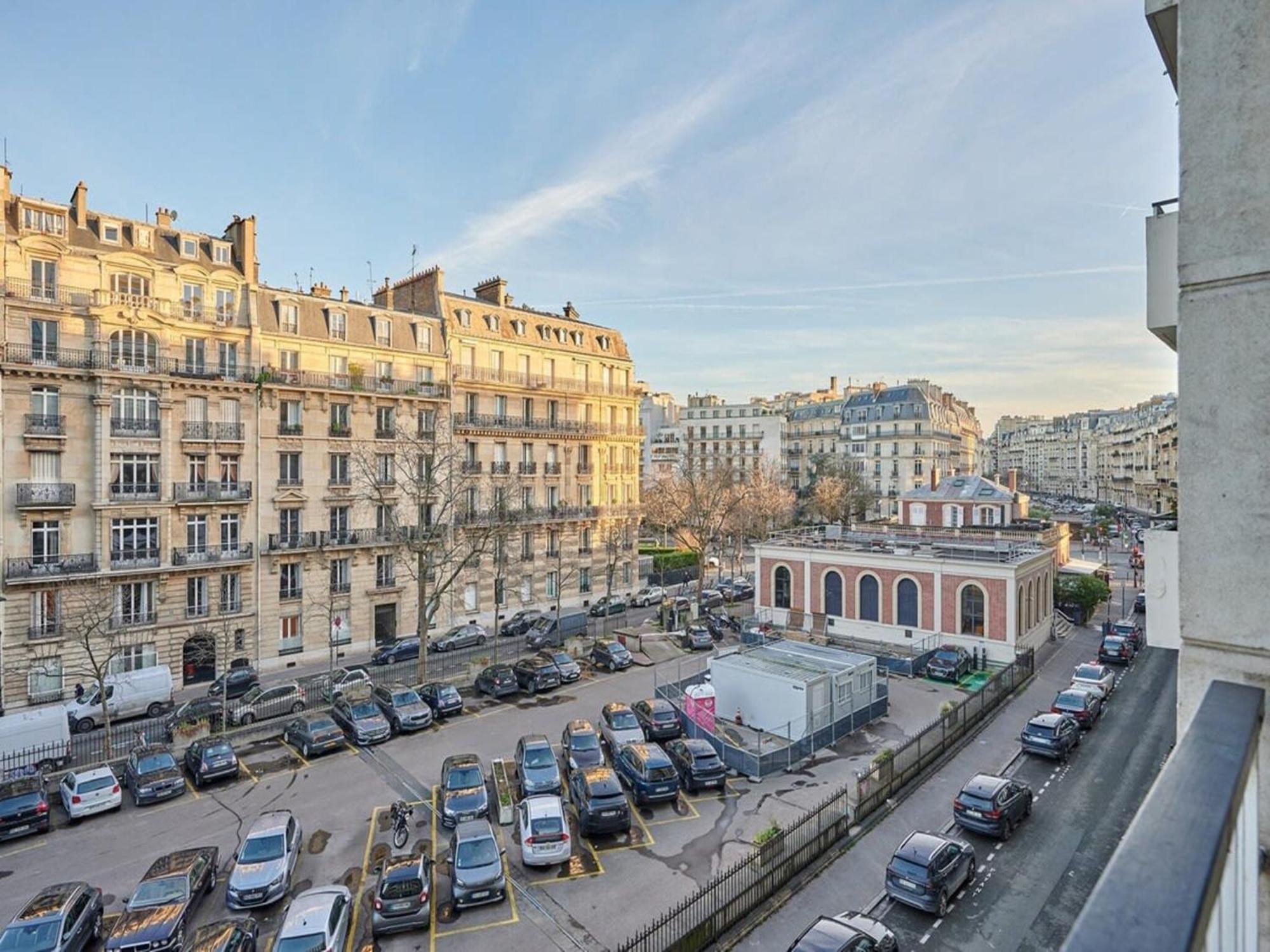 Apartment In The 16th Area Residential District *